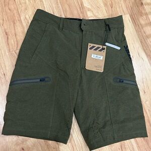 Men’s NWT army green size 28 Viktos Kadre shorts